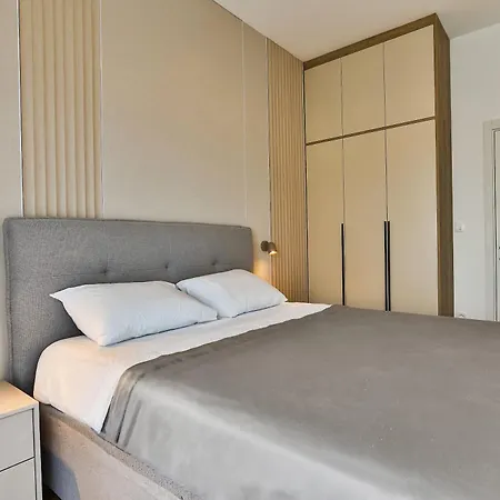 Dadi Plaza Premium